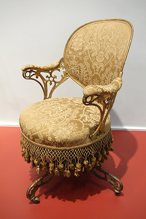 Центростремительное пружинное кресло